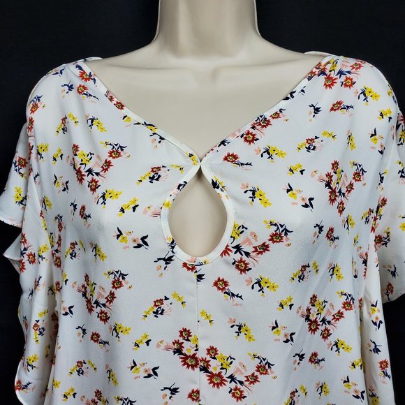 Max Edition Sleeveless Blouse - Picture 2 of 5